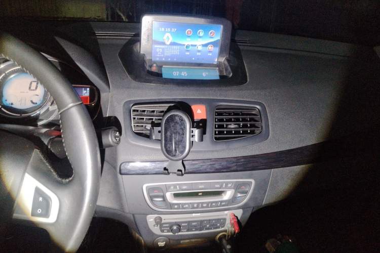 Used Renault Fluence 2015 2.0L Standard Edition
