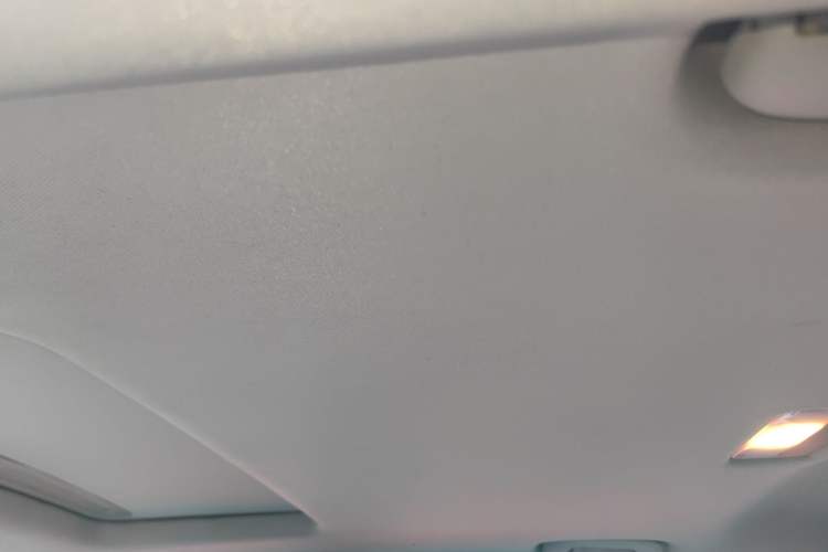 Used Chevrolet Cruze 2017 1.5L Automatic Pioneer Sunroof Edition Headliner