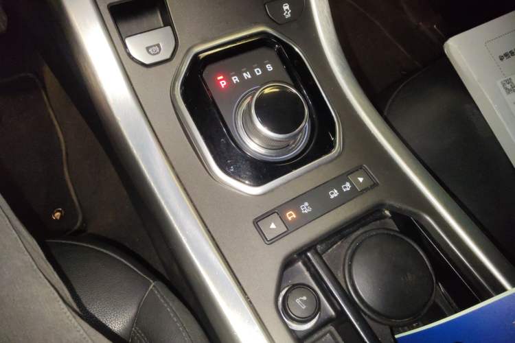 Used Land Rover Range Rover Evoque 2018 240 PS SE Smart Brilliance Edition
