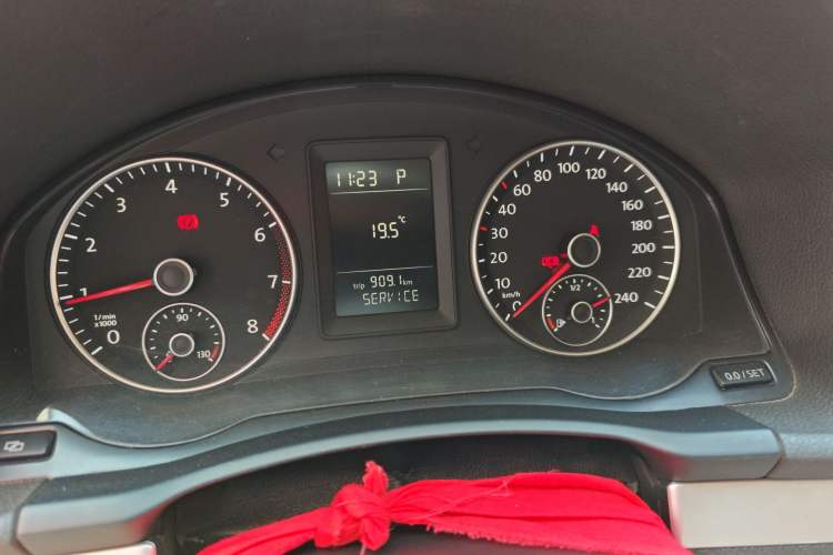 Used Volkswagen Sagitar 2011 1.6L Automatic Comfort Edition Instrument Cluster