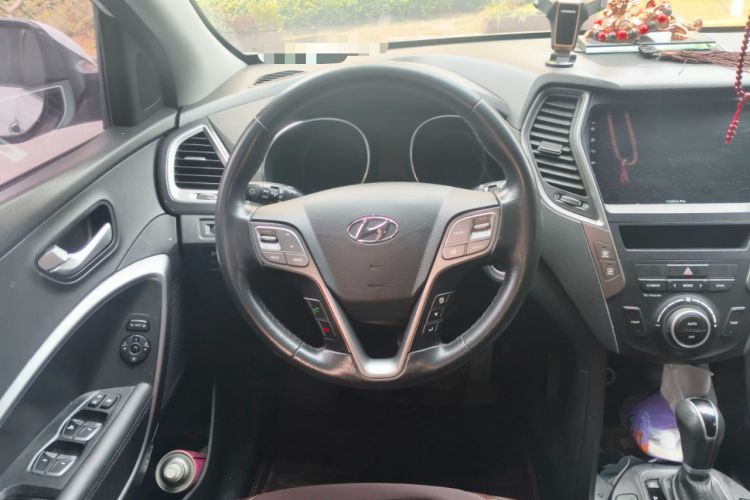 Used Hyundai Santa Fe 2015 2.4L Automatic Two-Wheel Drive Smart Version 5 Seats
