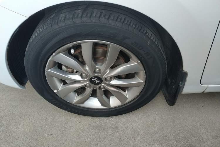 Used Hyundai Elantra (5th Generation / Langdong) 2015 1.6L Automatic Fashion Model