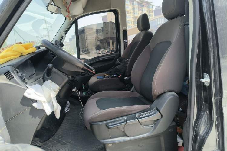 Used Iveco Eurocargo 2020 2.3T Manual Super Rui Long Wheelbase Short Overhang High Roof China VI F1A
