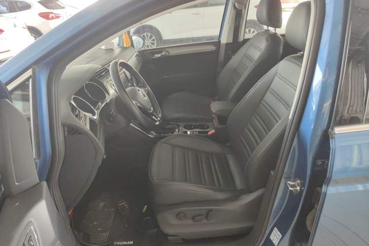 Used Volkswagen Touran 2018 Volkswagen Touran L 280TSI DSG Luxury Edition 7 Seats
