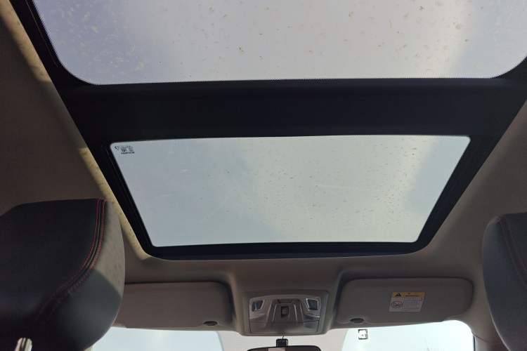 Used Venucia T60 2020 1.6L CVT Smart Drive Version China VI Standard Headliner