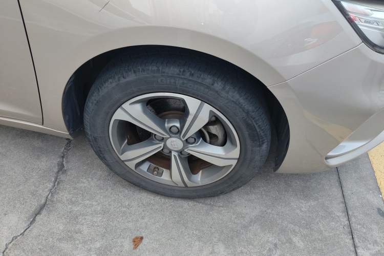 Used Geely Auto Emgrand GL 2017 1.8L Manual Elite Model
