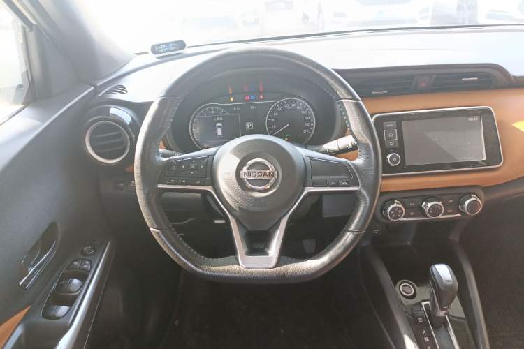 Used Nissan Kicks 2017 1.5L CVT Smart Drive Edition Steering Wheel