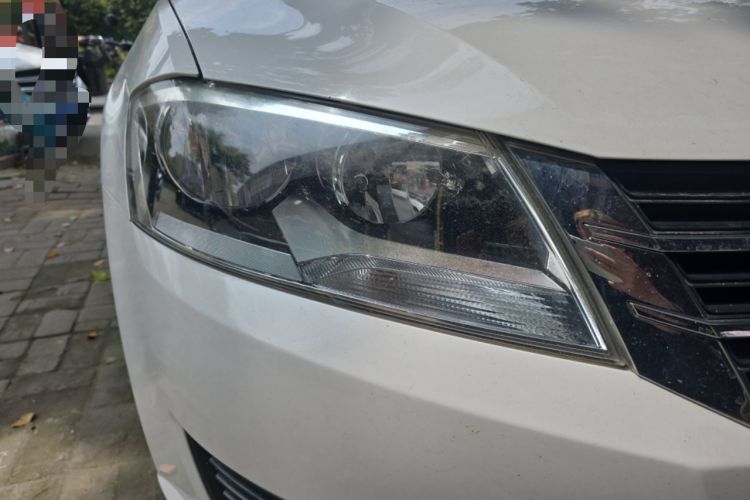 Used Volkswagen Gran Lavida 2013 1.6L Automatic Fashion Model Right Front Headlight