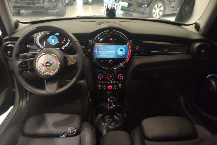 Used MINI MINI 2023 1.5T COOPER Artist Five-Door Edition