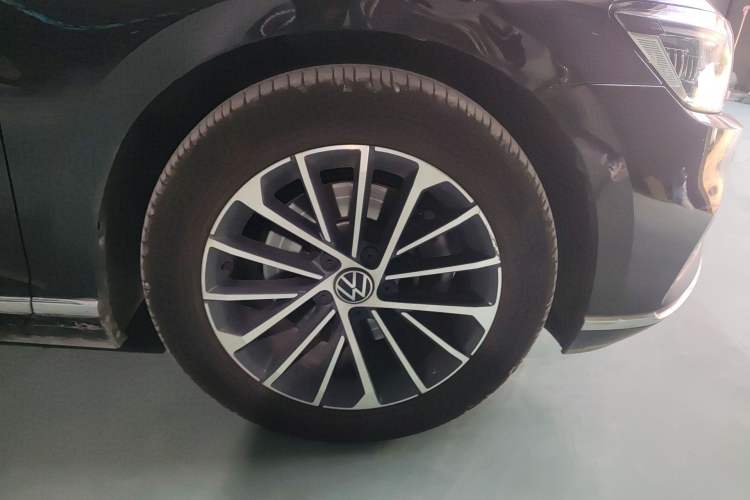 Used Volkswagen Magotan 2020 330TSI DSG Luxury Edition Right Front Wheel Hub