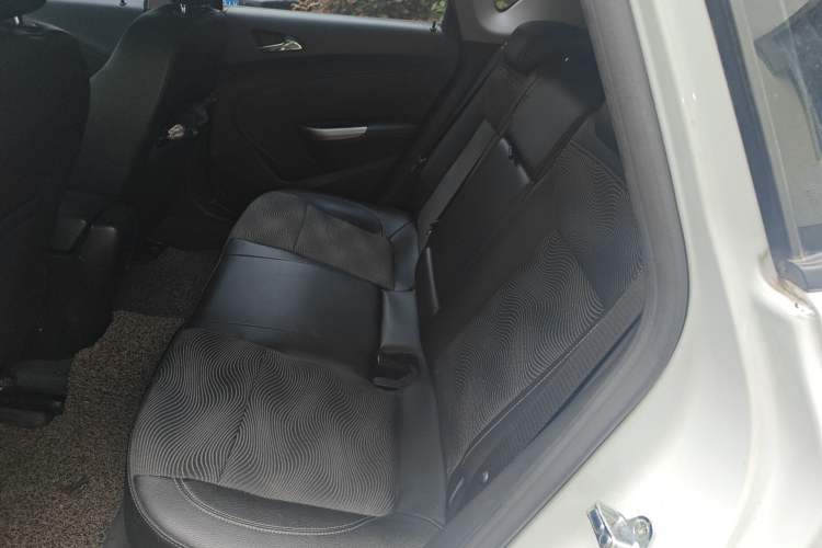 Used Buick GT 2013 XT 1.6L Automatic Comfort Edition Left Rear Seat