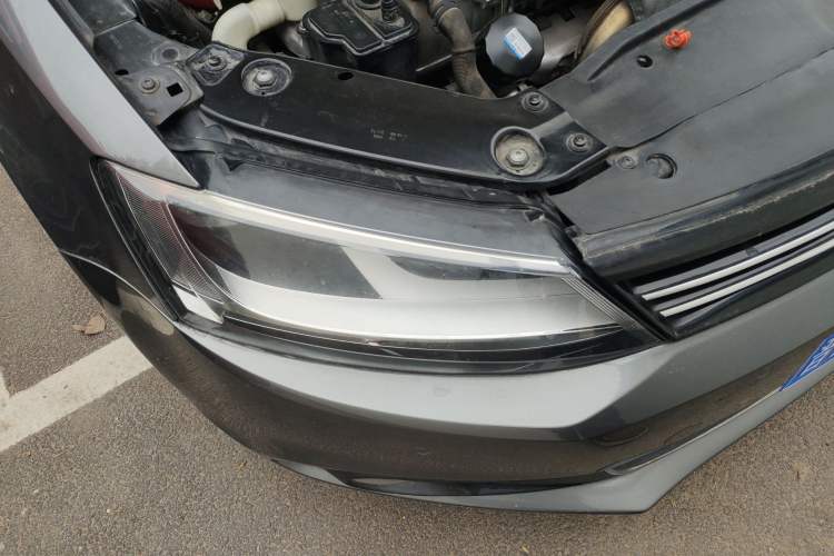 Used Volkswagen Sagitar 2012 1.4TSI Automatic Luxury Edition Right Front Headlight