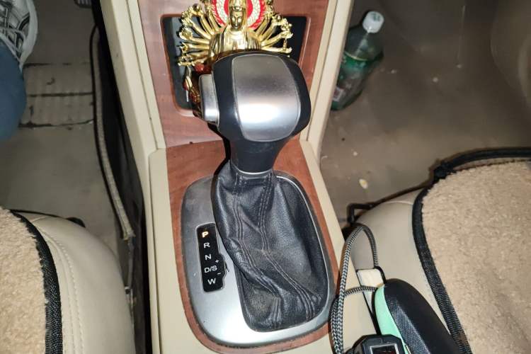 Used Roewe 350 2014 1.5L Automatic Xunyue Version Gear Lever