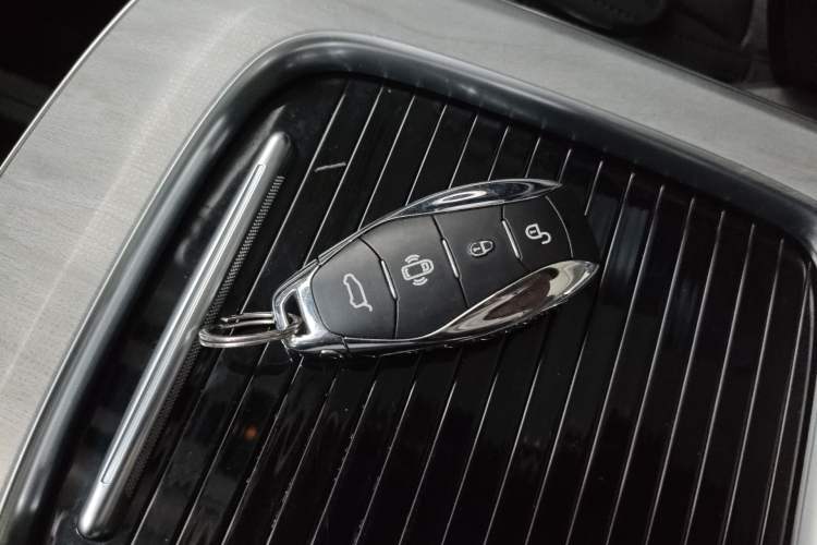 Used Hongqi HQ9 2023 2.0T Smart Connect Flagship Edition Interior 1