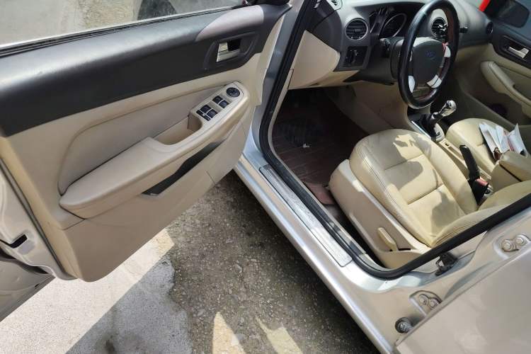 Used Ford Focus 2013 Sedan Classic 1.8L Manual Base Model