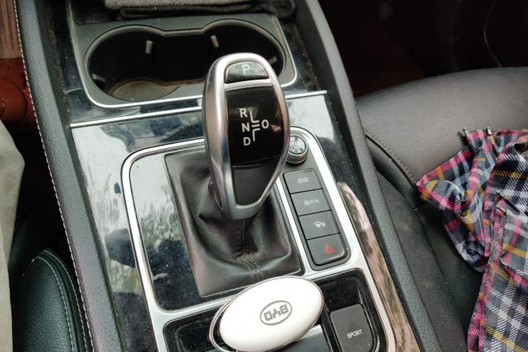 Used BYD Song MAX 2019 1.5T Automatic Smart Connect Ruiyi Sunroof Version 6 Seats China VI Standard Gear Lever