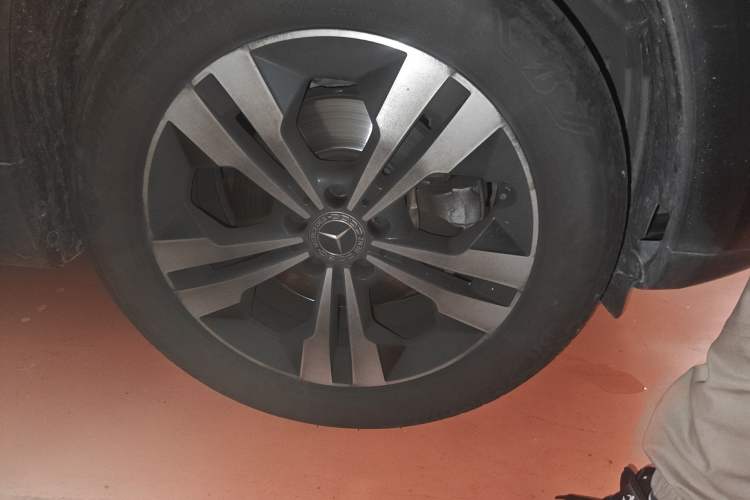 Used Mercedes-Benz GLB 2024-Year Restyled GLB 200 Dynamic Edition Right Front Wheel Hub