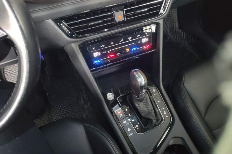 Used Volkswagen Tharu 2020 280TSI Two-Wheel Drive Luxury Edition China VI Standard