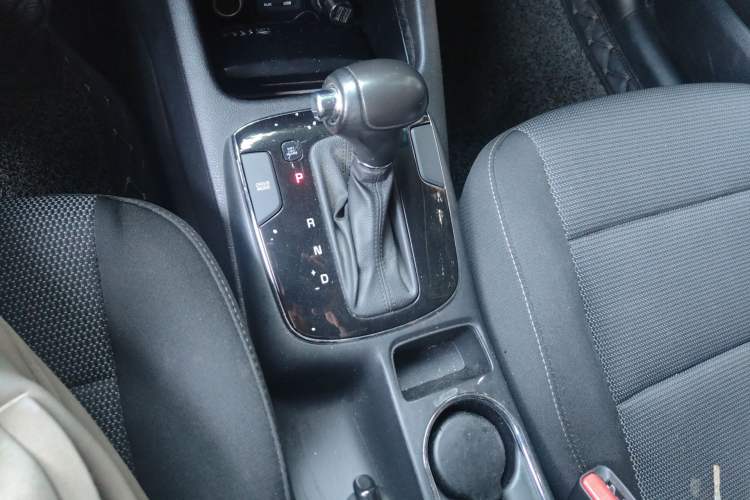 Used Kia K3 2016 1.6L Automatic GLS Gear Lever