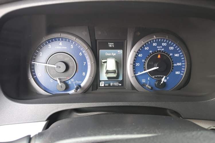 Used Toyota SIENNA  Instrument Cluster