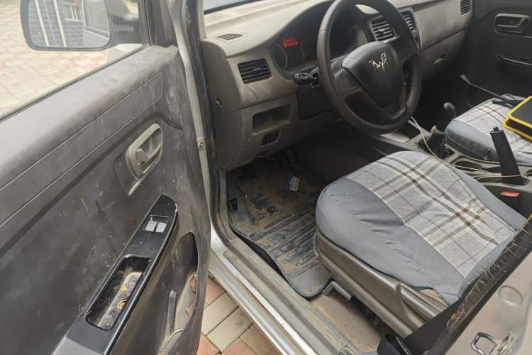 Used Wuling Rongguang V 2016 1.2L Practical Model Non-Power-Assisted
