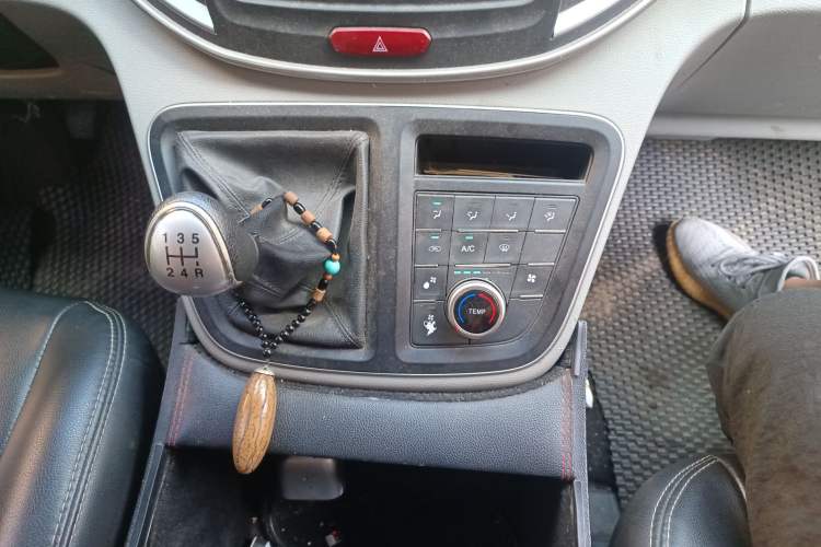 Used JAC Refine M4 2019 Business & Travel Series 2.0L Manual Comfort Model China V Standard