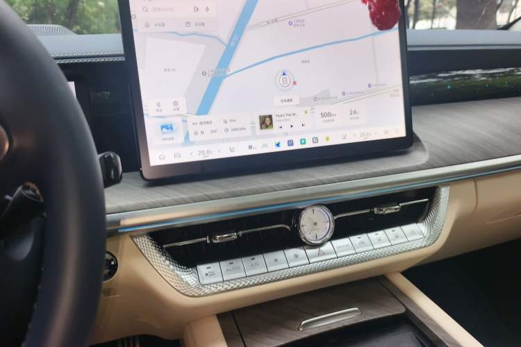 Used Tank 500 New Energy 2025 Hi4-Z Audio And AC Panel