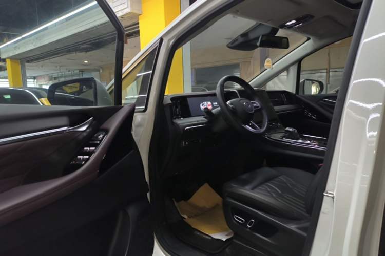 Used GAC Trumpchi M8 2024 Master Series 400T Prestige Edition
