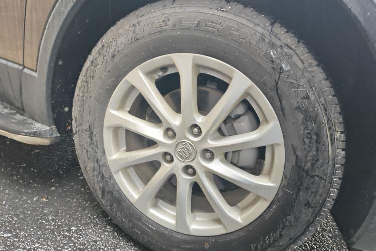 Used Buick Envision 2015 20T Four-Wheel Drive Luxury Model Right Front Wheel Hub