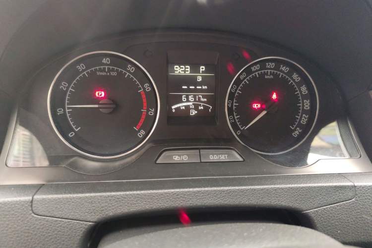 Used Skoda Rapid Spaceback 2014 1.6L Automatic Enjoyment Edition
