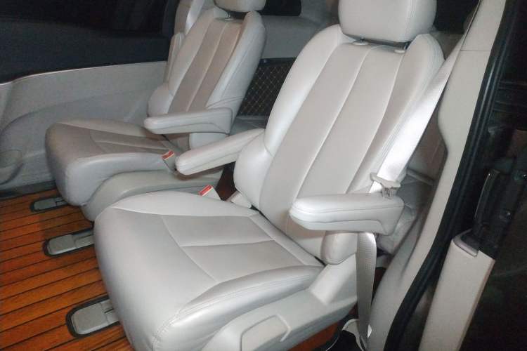 Used Buick GL8 2023 Land Executive Class Smart Enjoyment Model