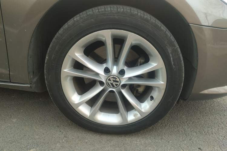 Used Volkswagen FAW-Volkswagen CC 2011 1.8TSI Luxury Model Right Front Wheel Hub