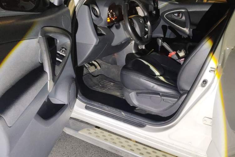 Used Toyota RAV4 2013 Special Edition 2.0L Automatic Classic Driver Seat