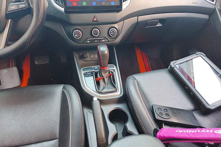 Used Hyundai ix25 2015 1.6L Automatic Two-Wheel Drive Smart GLS Trim Gear Lever