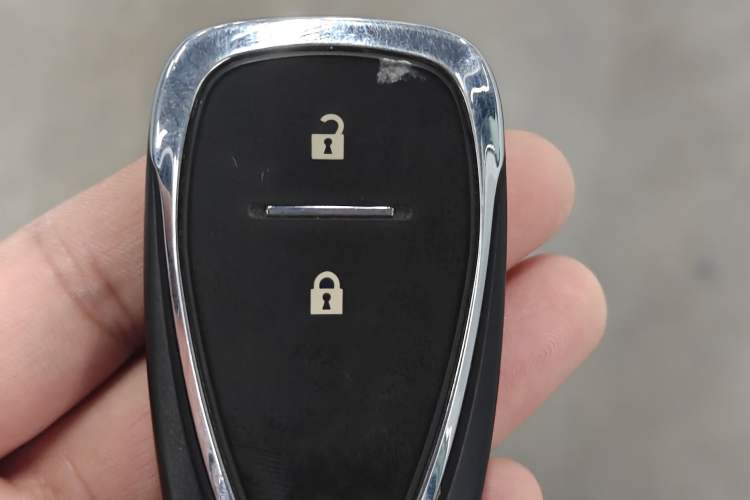 Used Chevrolet Trax 2019 Redline 325T Automatic Fun Edition China VI Standard Vehicle Key