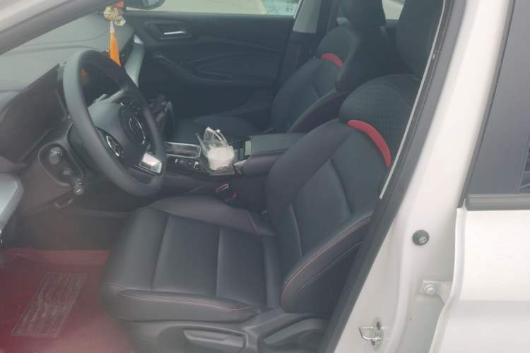 Used MG 5 2023 180 DVVT CVT Luxury Edition Left Front Seat