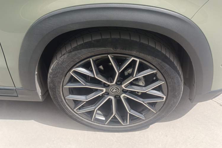 Used CHANGAN UNI-T 2022 1.5T Flagship Edition Right Front Wheel Hub