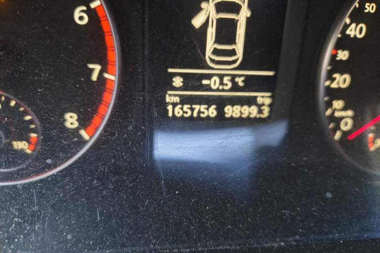 Used Volkswagen Sagitar 2012 1.4TSI Automatic Luxury Edition Odometer Close Up