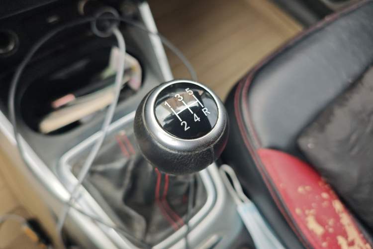 Used Brilliance V3 2015 1.5L Manual Elite Model Gear Lever