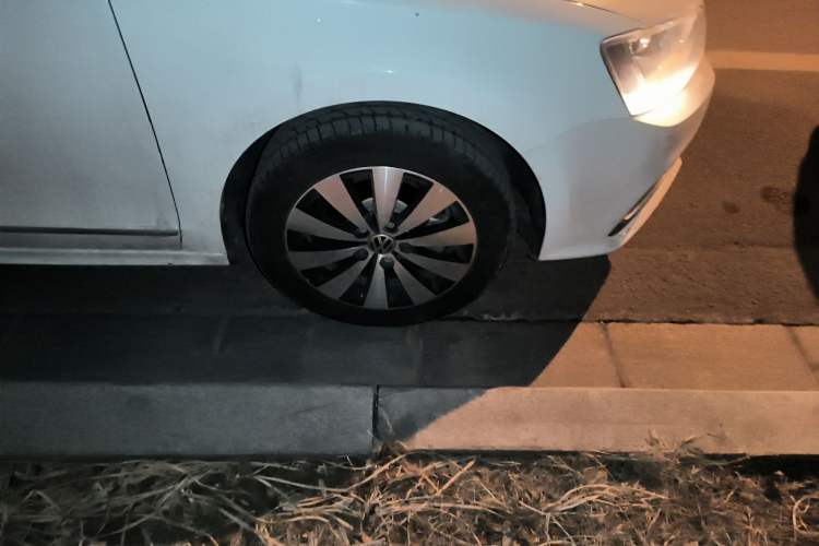 Used Volkswagen Sagitar 2018 1.6L Automatic Comfort Model Right Front Wheel Hub