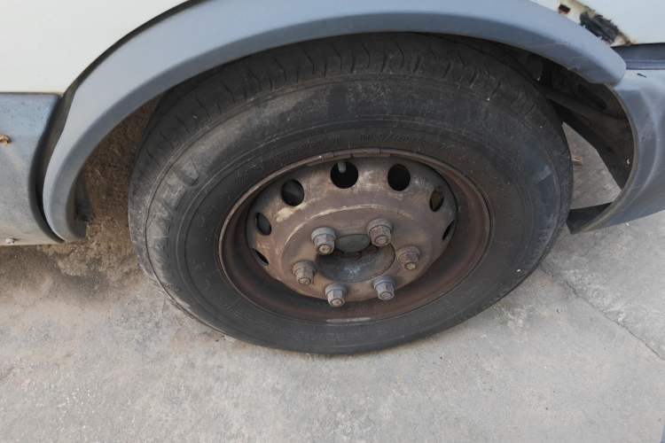 Used Iveco Power Daily 2012 2.5T-A32 Base Version Right Front Wheel Hub