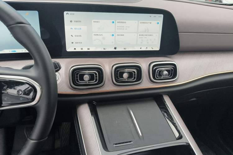 Used Chery Tiggo 9 2025 2.0T Automatic Two-Wheel Drive Luxury Edition 5 Seats Audio And AC Panel