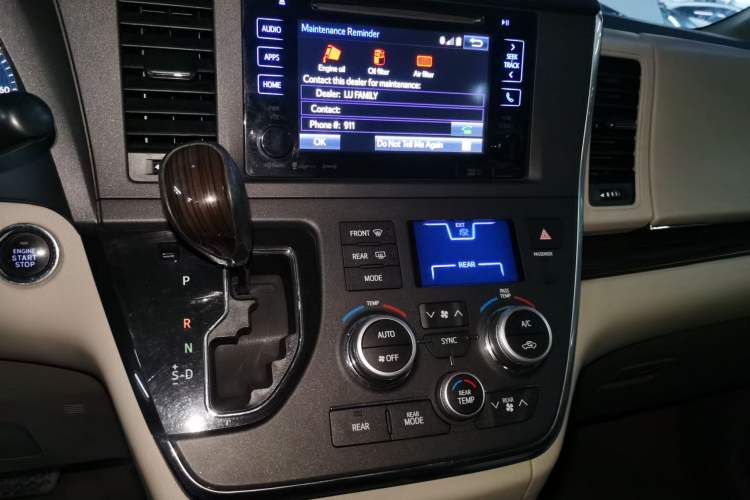 Used Toyota SIENNA 2018 3.5L Two-Wheel Drive SE U.S. Specification