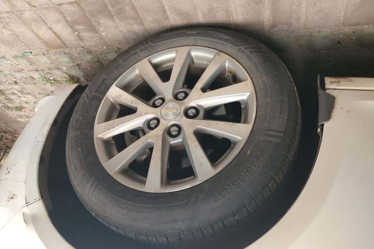 Used Chevrolet Malibu 2017 1.5T Automatic Luxury Edition Right Front Wheel Hub