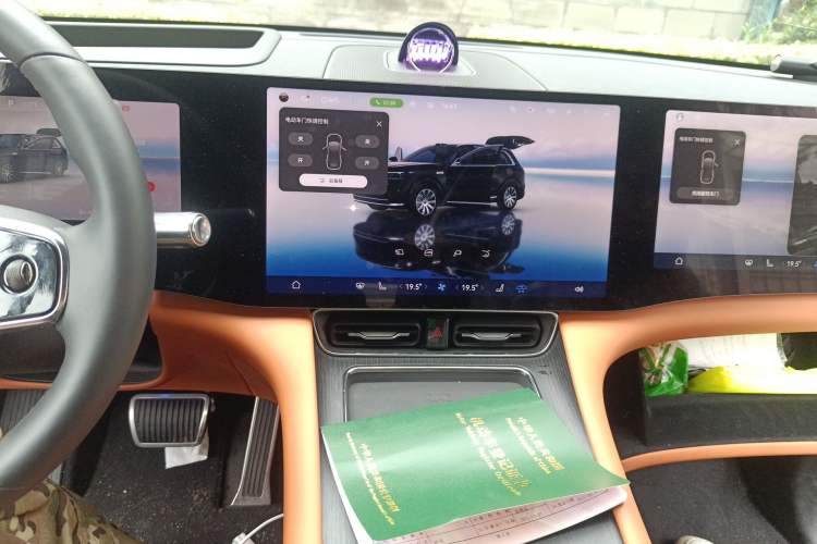 Used Hima AITO M8 2025 Extended-Range Max+ Version 53.4 kWh 6-Seater Edition Audio And AC Panel