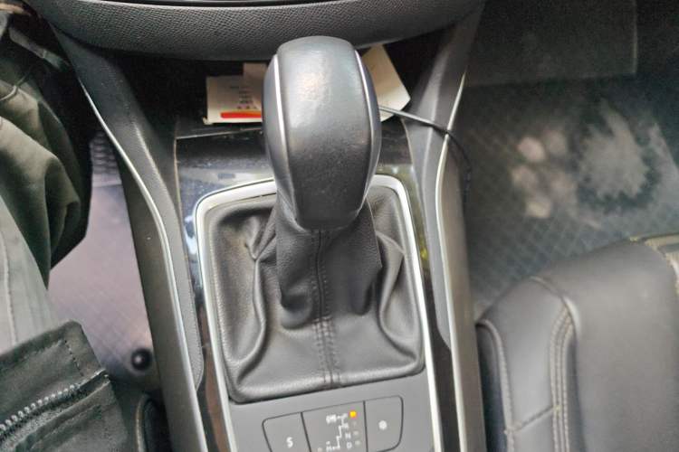 Used Peugeot 408 2014 1.6T Automatic Supreme Edition Gear Lever