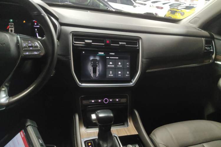 Used Roewe RX8 2019 30T Smart Connectivity Two-Wheel Drive Supreme Flagship Edition
