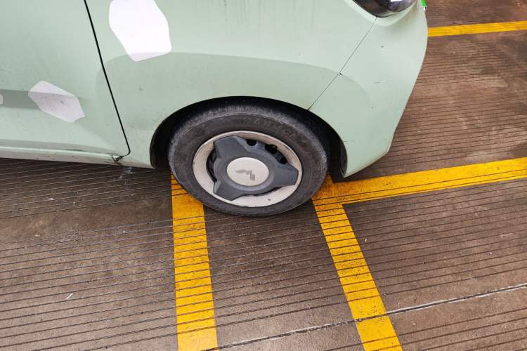 Used Wuling Hongguang MINIEV 2022 Macaron Premium Model – Lithium Iron Phosphate Right Front Wheel Hub