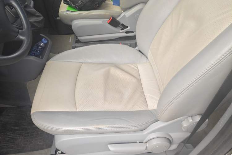 Used Mercedes-Benz Vito 2011 2.5L Elite Edition
