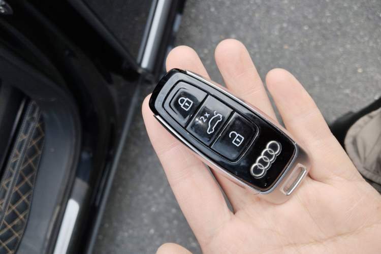 Used Audi Q7 2021 45 TFSI quattro S line Sport model Vehicle Key